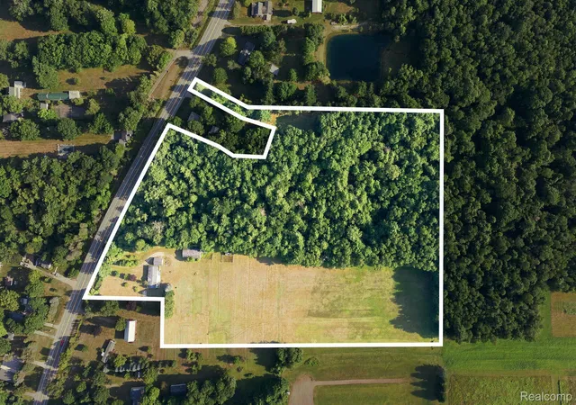 Photo 2 of Single family home for sale at 2390 Lakeshore Rd, Applegate, MI 48401 | MLS# 20261061889 | Listing updated on 2026-08-06