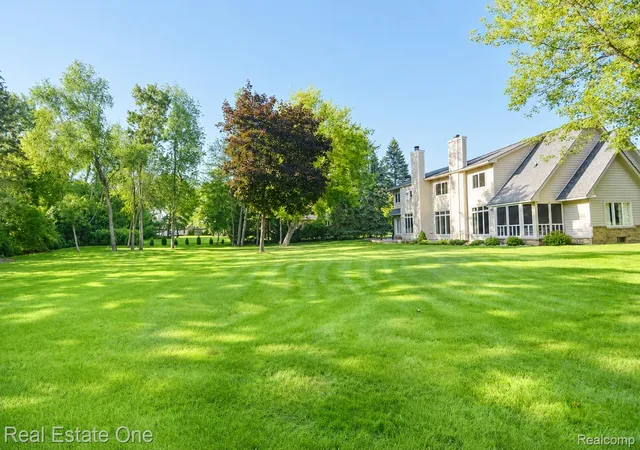 3rd image of 716 Bristol Ln, Clarkston, MI 48348 | MLS# 20261061892