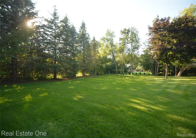 37th image of 716 Bristol Ln, Clarkston, MI 48348 | MLS# 20261061892