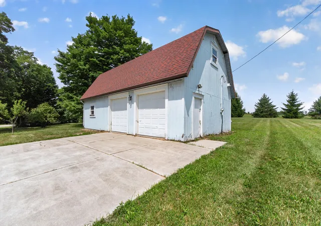Photo 3 of Single family home for sale at 18600 Manitou Rd, Addison, MI 49220 | MLS# 55026040906 | Listing updated on 2026-08-17