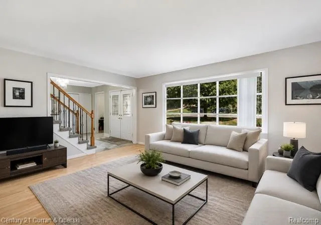 Photo 3 of Single family home for sale at 31259 Applewood Ln, Farmington Hills, MI 48331 | MLS# 20261061898 | Listing updated on 2026-08-21