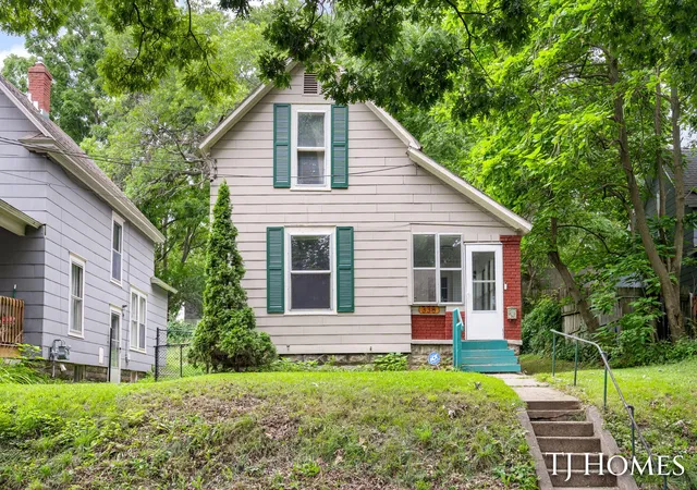 28th image of 338 Hanover St Ne, Grand Rapids, MI 49505 | MLS# 65026040916