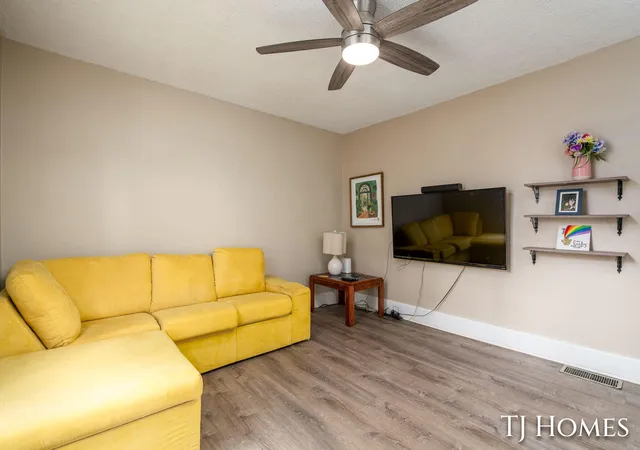 Photo 3 of Single family home for sale at 338 Hanover St Ne, Grand Rapids, MI 49505 | MLS# 65026040916 | Listing updated on 2026-09-16