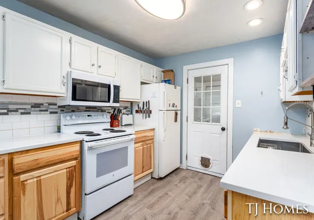 Photo 4 of Single family home for sale at 338 Hanover St NE, Grand Rapids, MI 49505 | MLS# 65026040916 | Listing updated on 2026-09-16