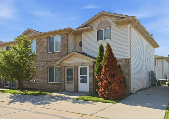 2nd image of 30272 Wedgewood Cir, Roseville, MI 48066 | MLS# 58050217572