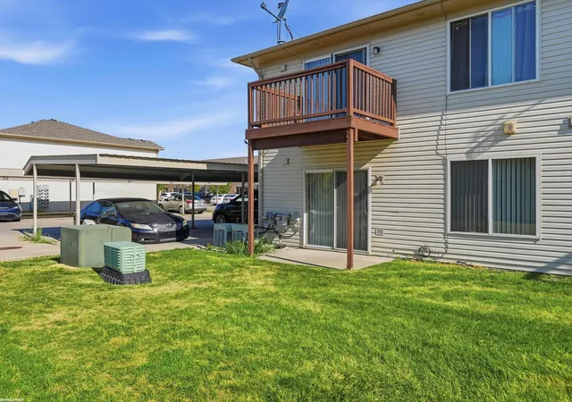 23rd image of 30272 Wedgewood Cir, Roseville, MI 48066 | MLS# 58050217572