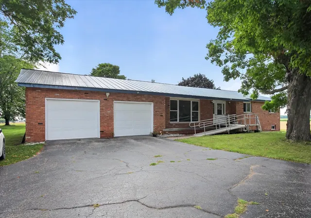 3rd image of 1629 N Warner Rd, Sumner, MI 48889 | MLS# 79080071983