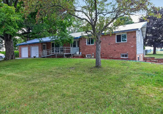 5th image of 1629 N Warner Rd, Sumner, MI 48889 | MLS# 79080071983