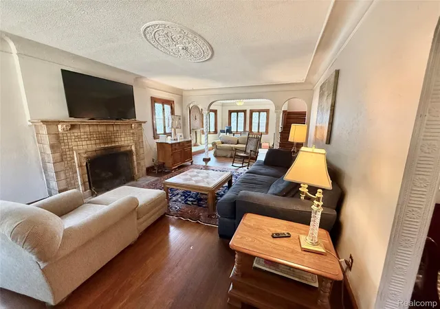 Photo 4 of Single family home for sale at 1305 Bedford Rd, Grosse Pointe Park, MI 48230 | MLS# 20261061909 | Listing updated on 2026-09-12