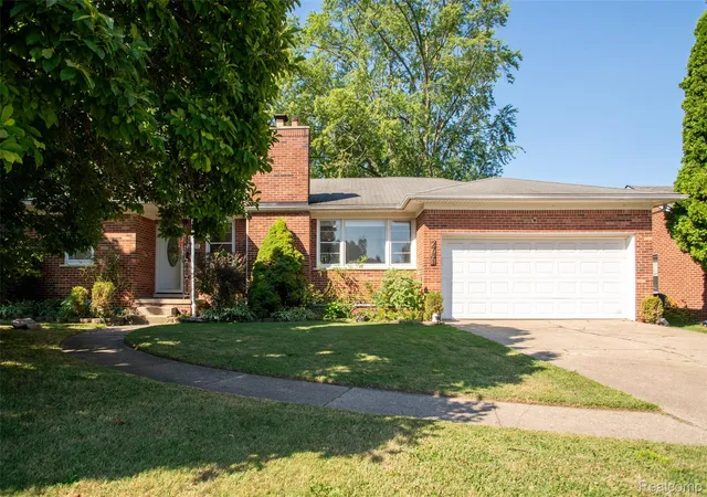 Photo 1 of Single family home for sale at 2731 Crooks Rd, Royal Oak, MI 48073 | MLS# 20261061917 | Listing updated on 2026-08-22
