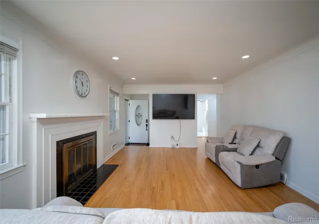 Photo 4 of Single family home for sale at 2731 Crooks Rd, Royal Oak, MI 48073 | MLS# 20261061917 | Listing updated on 2026-08-22