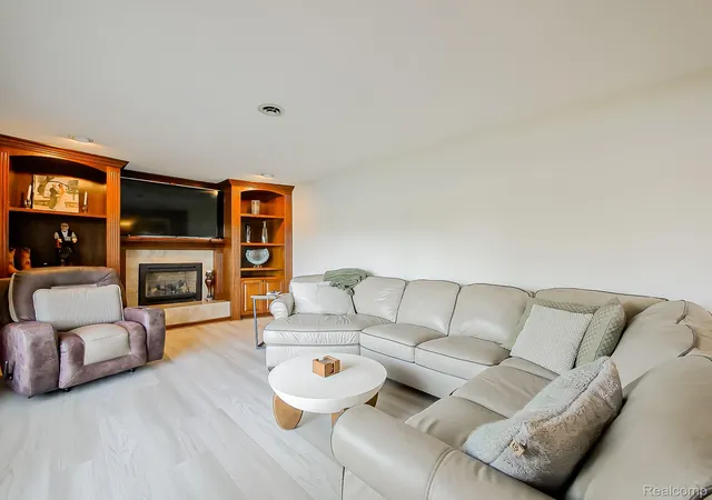 Photo 3 of Single family home for sale at 4977 Wavewood Dr, Commerce Township, MI 48382 | MLS# 20261061921 | Listing updated on 2026-09-13