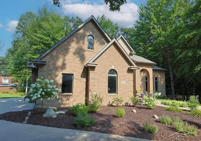 Photo 3 of Single family home for sale at 5004 Bristlecone Dr, Midland, MI 48642 | MLS# 61050217583 | Listing updated on 2026-08-31