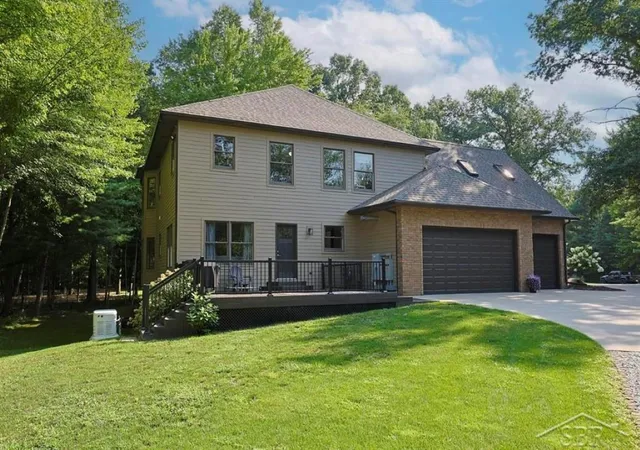 Photo 3 of Single family home for sale at 5004 Bristlecone Dr, Midland, MI 48642 | MLS# 61050217583 | Listing updated on 2026-09-23