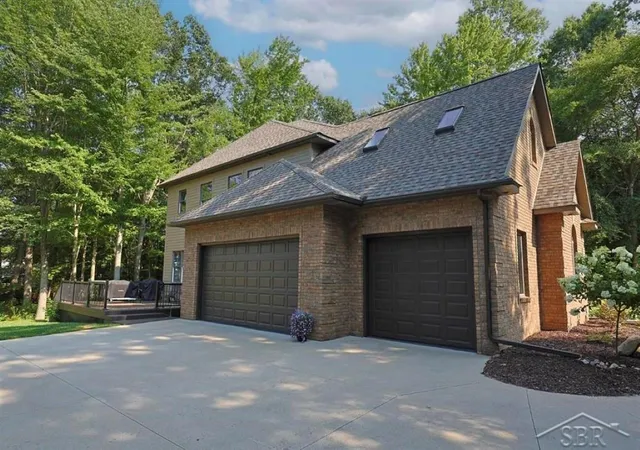 Photo 4 of Single family home for sale at 5004 Bristlecone Dr, Midland, MI 48642 | MLS# 61050217583 | Listing updated on 2026-09-23
