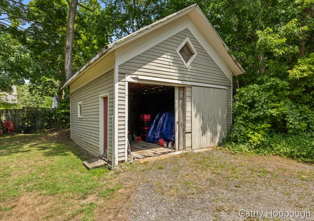 40th image of 404 E Main St, Ionia, MI 48846 | MLS# 65026040937