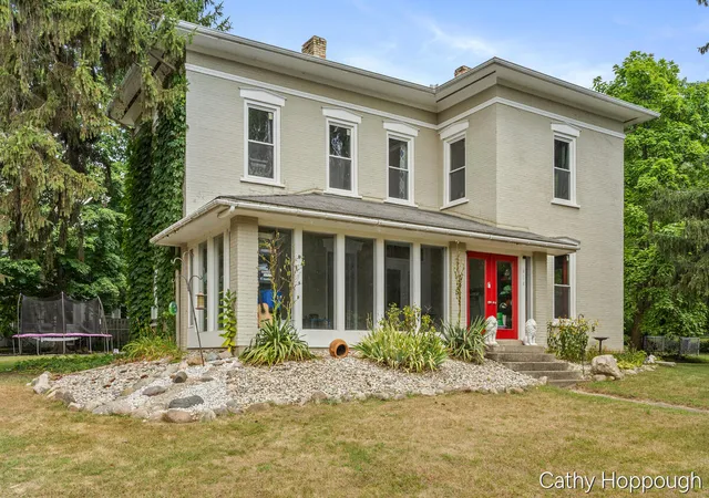 Photo 3 of Single family home for sale at 404 E Main St, Ionia, MI 48846 | MLS# 65026040937 | Listing updated on 2026-09-16