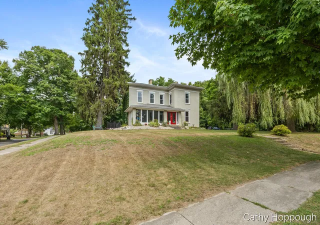 Photo 4 of Single family home for sale at 404 E Main St, Ionia, MI 48846 | MLS# 65026040937 | Listing updated on 2026-09-16
