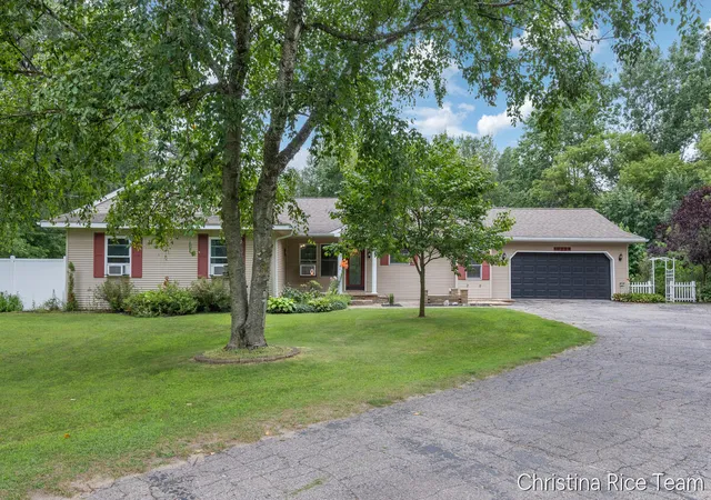 2nd image of 10226 Sw Greenville Rd, Greenville, MI 48838 | MLS# 65026040934