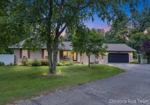 3rd image of 10226 Sw Greenville Rd, Greenville, MI 48838 | MLS# 65026040934
