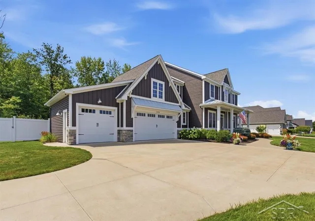 2nd image of 3058 Hidden Meadows Dr, Midland, MI 48642 | MLS# 61050217589