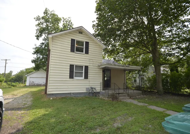 2nd image of 200 S Constantine St, Three Rivers, MI 49093 | MLS# 68026040944