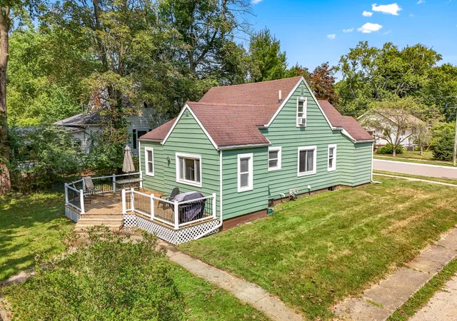 Photo 1 of Single family home for sale at 98 Westwood St, Hillsdale, MI 49242 | MLS# 53026040963 | Listing updated on 2026-09-07