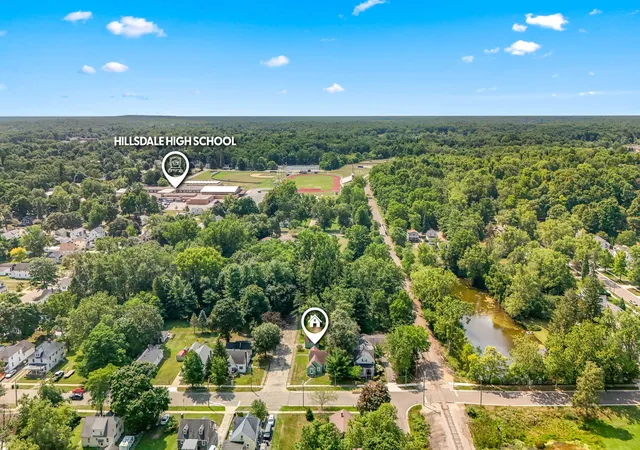 Photo 3 of Single family home for sale at 98 Westwood St, Hillsdale, MI 49242 | MLS# 53026040963 | Listing updated on 2026-09-07
