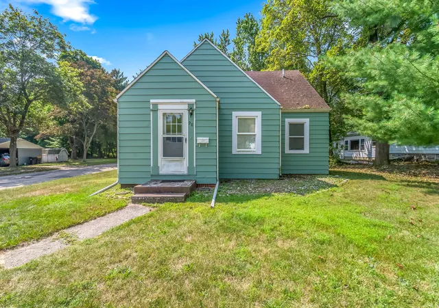 Photo 4 of Single family home for sale at 98 Westwood St, Hillsdale, MI 49242 | MLS# 53026040963 | Listing updated on 2026-09-07