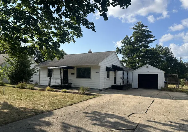 Photo 1 of Sale Pending at 1809 Fulton St, Kalamazoo, MI 49001 | MLS# 66026040955 | Listing updated on 2026-08-24