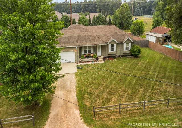 2nd image of 333 W Allen St, Newaygo, MI 49337 | MLS# 65026040957