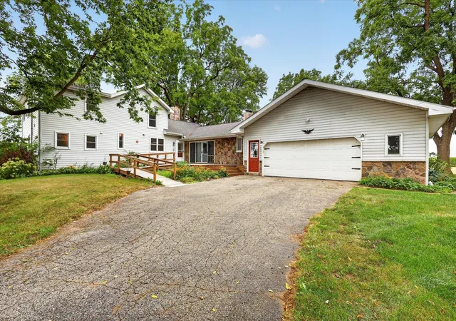 Photo 4 of Single family home for sale at 11012 Green Lake Rd, Middleville, MI 49333 | MLS# 65026040969 | Listing updated on 2026-08-13
