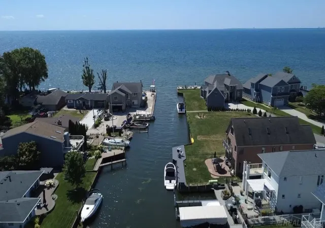 2nd image of 37886 Sunnybrook St, Harrison Township, MI 48045 | MLS# 58050217594