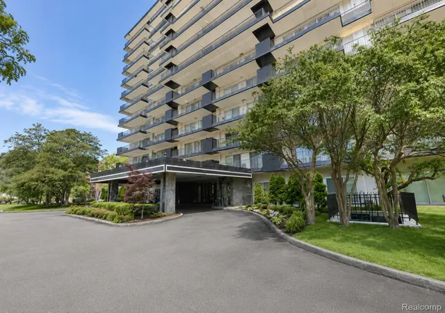 3rd image of 15801 Providence Dr #9A, Southfield, MI 48075 | MLS# 20261061961