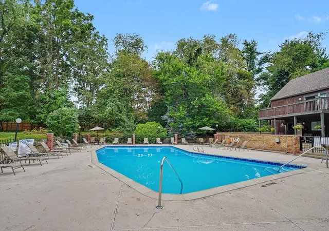 2nd image of 260 Dunbarton Ct, Kalamazoo, MI 49006 | MLS# 66026040971