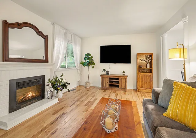 Listing Photo 4 - Condo for sale in building located at 260 Dunbarton Ct, Kalamazoo, MI 49006