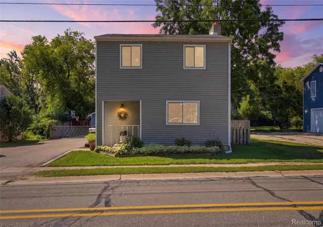 Photo 1 of Single family home for sale at 572 Atwater St, Lake Orion, MI 48362 | MLS# 20261061965 | Listing updated on 2026-09-13