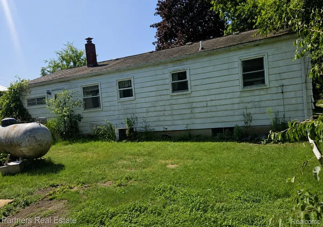 Photo 3 of Single family home for sale at 1382 Lucy Rd, Howell, MI 48843 | MLS# 20261061969 | Listing updated on 2026-09-14
