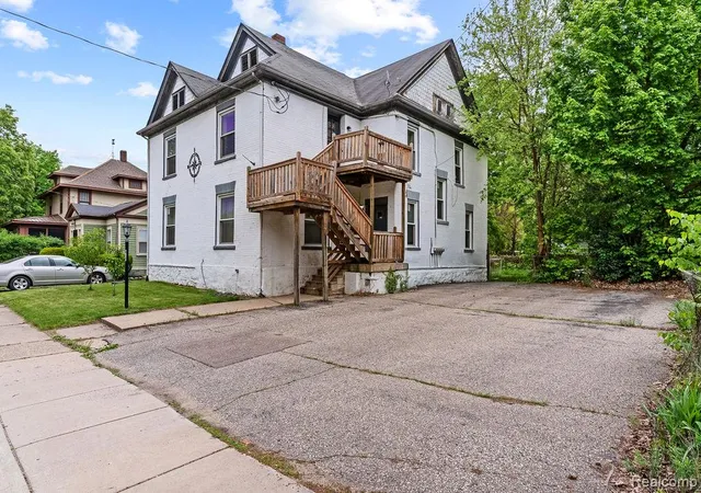3rd image of 612 E 3Rd St, Flint, MI 48503 | MLS# 20261061972