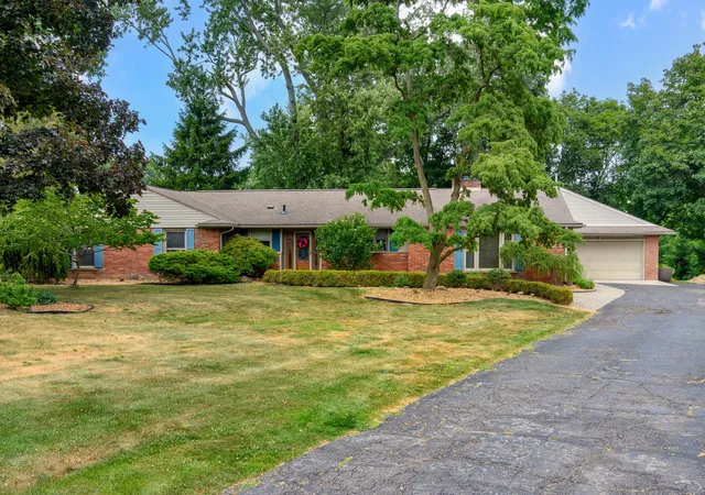 Photo 1 of Single family home for sale at 899 Fox Run, Bloomfield Hills, MI 48304 | MLS# 81026040981 | Listing updated on 2026-09-15