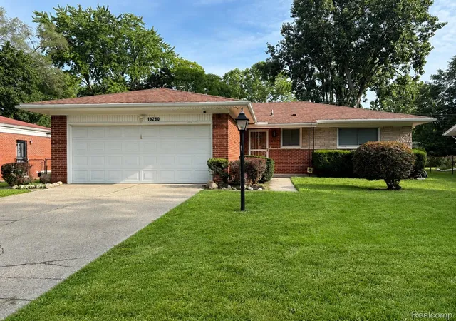 Photo 1 of Sale Pending at 19280 Magnolia Pkwy, Southfield, MI 48075 | MLS# 20261061980 | Listing updated on 2026-09-17