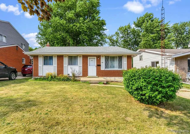 2nd image of 909 Lochhead Ave, Flint, MI 48507 | MLS# 20261061988