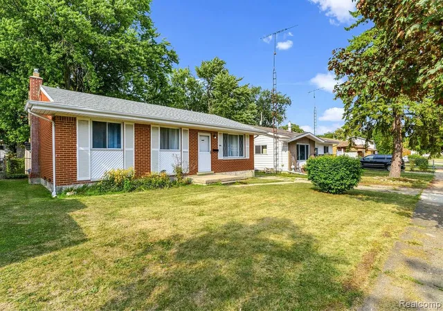 Photo 3 of Single family home for sale at 909 Lochhead Ave, Flint, MI 48507 | MLS# 20261061988 | Listing updated on 2026-09-11