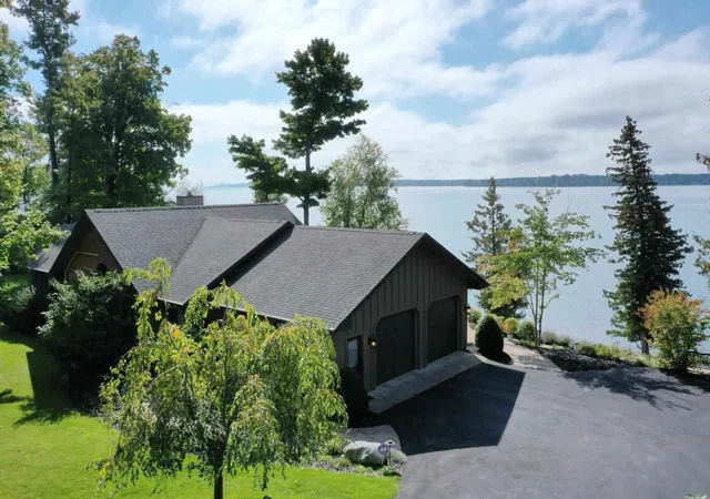 3rd image of 4595 Ne Torch Lake Dr, Central Lake, MI 49622 | MLS# 78080072001