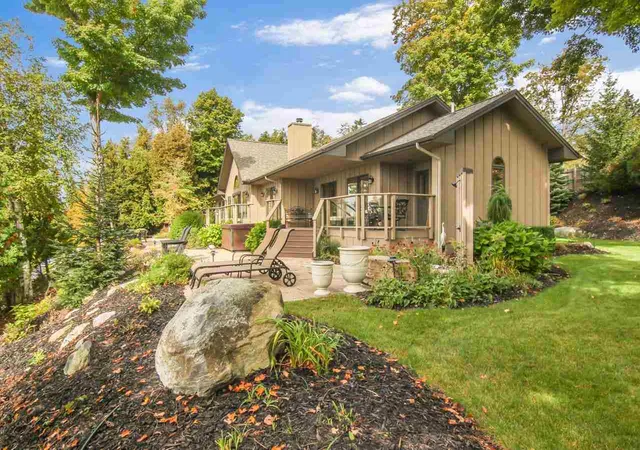 5th image of 4595 Ne Torch Lake Dr, Central Lake, MI 49622 | MLS# 78080072001