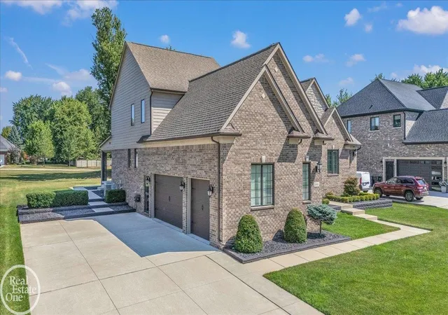 Photo 3 of Single family home for sale at 3941 Corkwood Dr, Sterling Heights, MI 48314 | MLS# 58050217609 | Listing updated on 2026-08-26