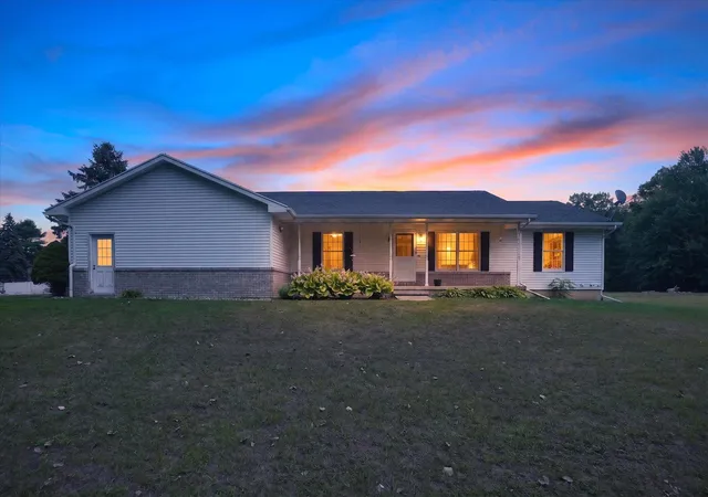 1st image of 635 W Poplar St, Carson City, MI 48811 | MLS# 72026041000