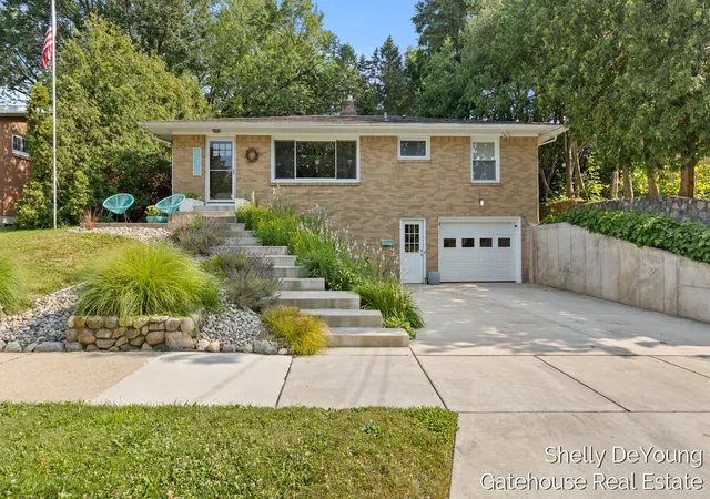 Photo 1 of Sale Pending at 1570 E Terrace St Ne, Grand Rapids, MI 49503 | MLS# 65026040995 | Listing updated on 2026-08-14