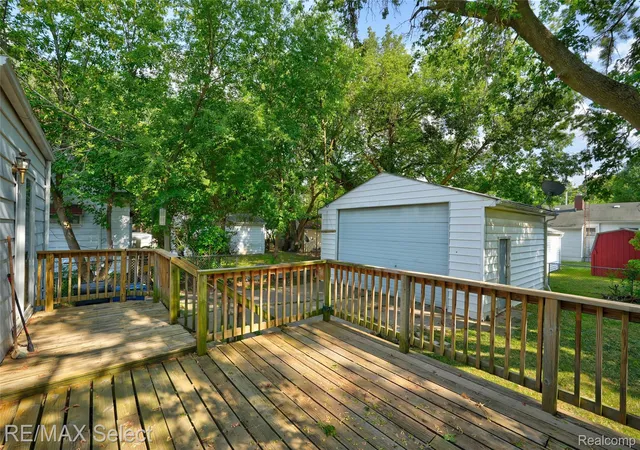 Photo 3 of Single family home for sale at 1519 Lincoln Ave, Flint, MI 48507 | MLS# 20261062009 | Listing updated on 2026-09-16
