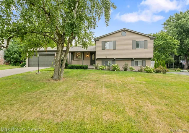 Photo 1 of Single family home for sale at 2615 Douglas Dr, Bloomfield Hills, MI 48304 | MLS# 20261062005 | Listing updated on 2026-09-04